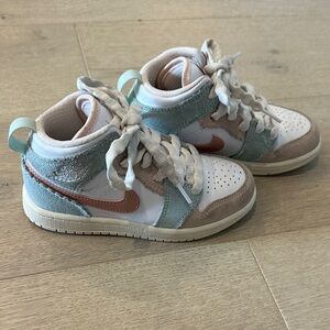 Nike Jordan 1 Mid SE Pink Oxford (GS)